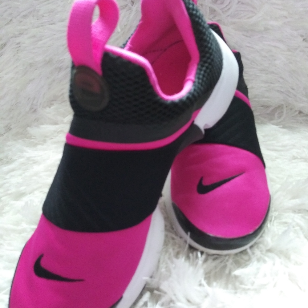 NIKE SNEAKERS